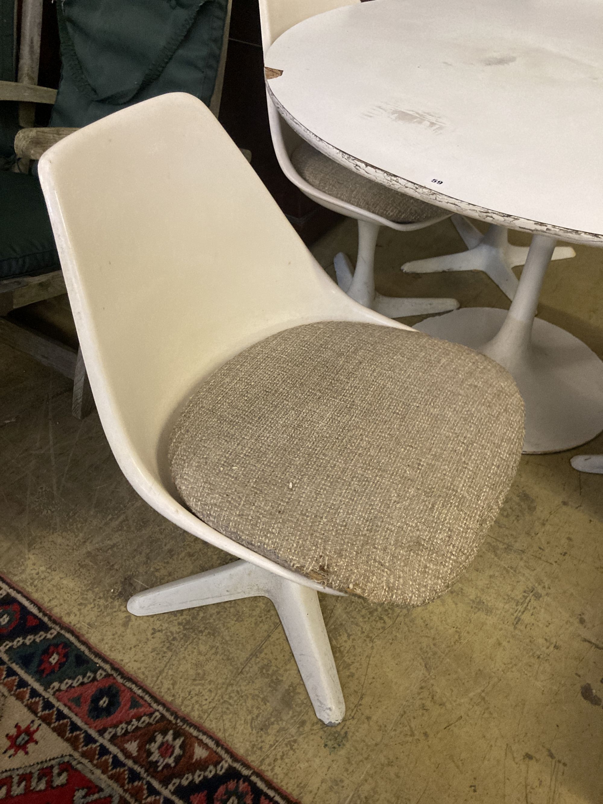 A circular tulip style table and four chairs, table diameter 121cm